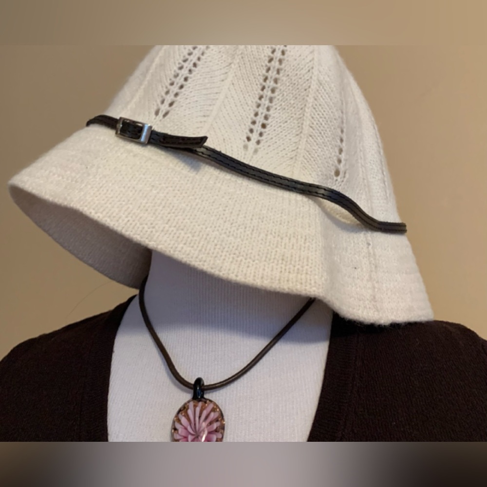 BANANA REPUBLIC crème color rayon, wool blend ladies knit bucket hat NWT